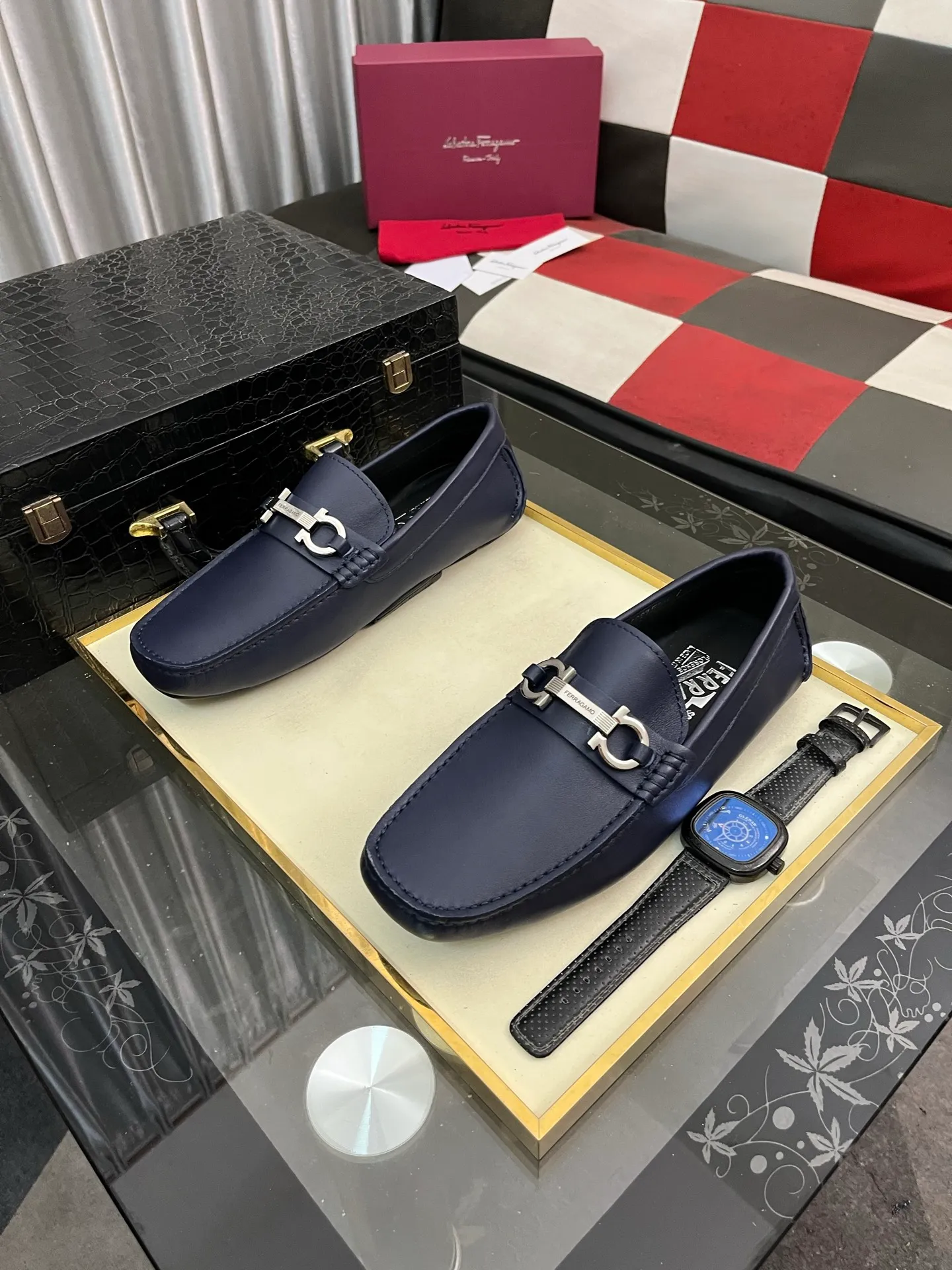 Men's shoes 💰560⌚️⌚️ Ferragamo [Ferragamo] new high-end quality framed shoes. The style is luxurious and elegant, with equal emphasis on practicality and style. We pay special attention to quality and details. The shoe last leather, workmanship and comfort are not inferior! Material: Imported first-layer soft cowhide leather upper ➕Genuine leather lining, code number: 38-446️⃣colors available